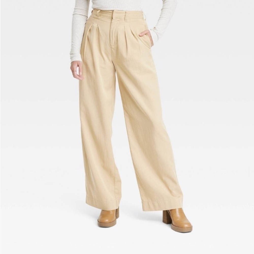 Women's High-Rise Loose Fit Pleated Chino
Pants - Universal Thread™ Tan …